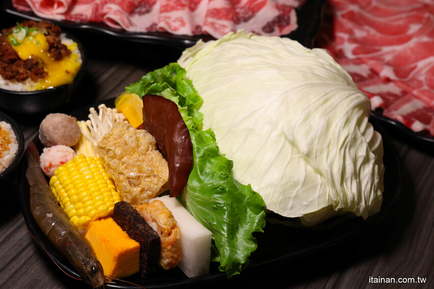 氣派古代皇宮吃火鍋,還有超萌店貓送餐機器人真的太療癒!「野川堂秘境鍋物虎尾店」生日壽星還有驚喜好禮送 @台南好Food遊