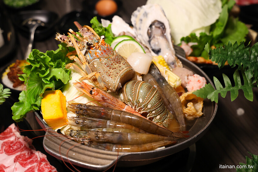 氣派古代皇宮吃火鍋,還有超萌店貓送餐機器人真的太療癒!「野川堂秘境鍋物虎尾店」生日壽星還有驚喜好禮送 @台南好Food遊