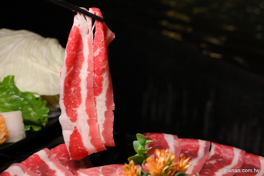 氣派古代皇宮吃火鍋,還有超萌店貓送餐機器人真的太療癒!「野川堂秘境鍋物虎尾店」生日壽星還有驚喜好禮送 @台南好Food遊