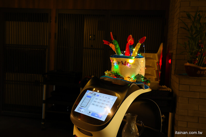 氣派古代皇宮吃火鍋,還有超萌店貓送餐機器人真的太療癒!「野川堂秘境鍋物虎尾店」生日壽星還有驚喜好禮送 @台南好Food遊