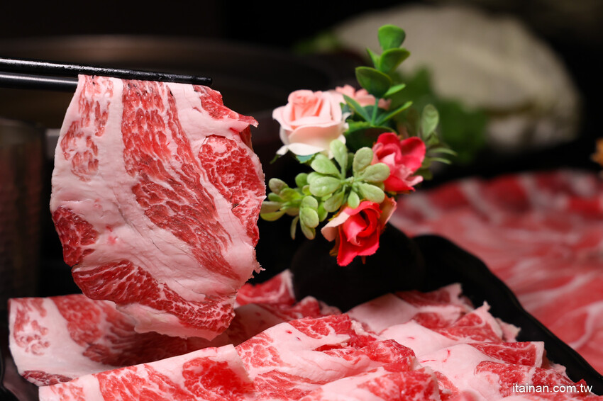 氣派古代皇宮吃火鍋,還有超萌店貓送餐機器人真的太療癒!「野川堂秘境鍋物虎尾店」生日壽星還有驚喜好禮送 @台南好Food遊