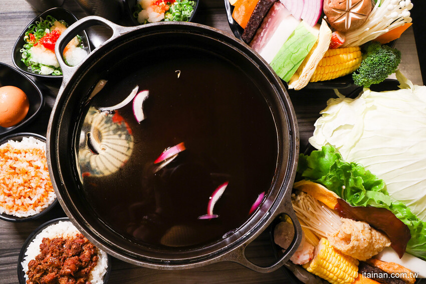 氣派古代皇宮吃火鍋,還有超萌店貓送餐機器人真的太療癒!「野川堂秘境鍋物虎尾店」生日壽星還有驚喜好禮送 @台南好Food遊