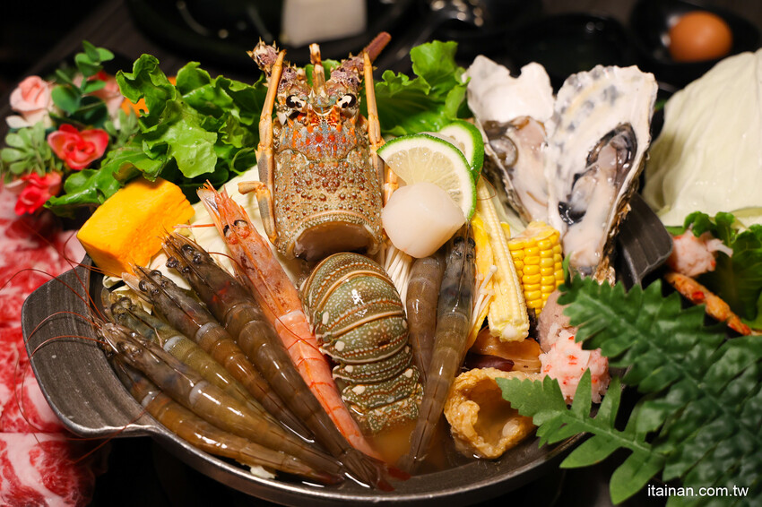 氣派古代皇宮吃火鍋,還有超萌店貓送餐機器人真的太療癒!「野川堂秘境鍋物虎尾店」生日壽星還有驚喜好禮送 @台南好Food遊