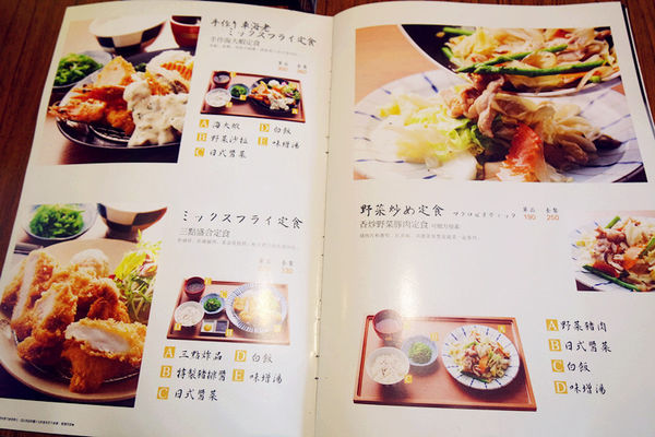 （FoOd台中)♥氣勢非常強大，【勝天牛カツ定食專門店】美味又特別的炸牛排，多品項選擇，猶如來到日本用餐的超氣派特色建築