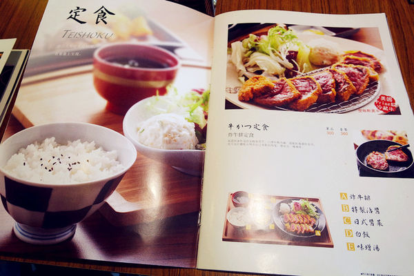 （FoOd台中)♥氣勢非常強大，【勝天牛カツ定食專門店】美味又特別的炸牛排，多品項選擇，猶如來到日本用餐的超氣派特色建築