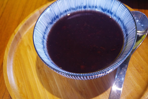 （FoOd台中)♥氣勢非常強大，【勝天牛カツ定食專門店】美味又特別的炸牛排，多品項選擇，猶如來到日本用餐的超氣派特色建築