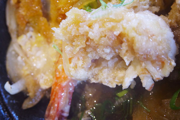 （FoOd台中)♥氣勢非常強大，【勝天牛カツ定食專門店】美味又特別的炸牛排，多品項選擇，猶如來到日本用餐的超氣派特色建築