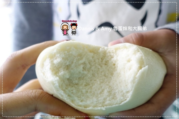 20170209《新竹美食買饅頭》正莊山東饅頭店。手工老麵製作嚼勁十足。真材實料有“包饀”的饅頭 ︱竹光路空軍醫院附近（貪吃影片） (15).jpg