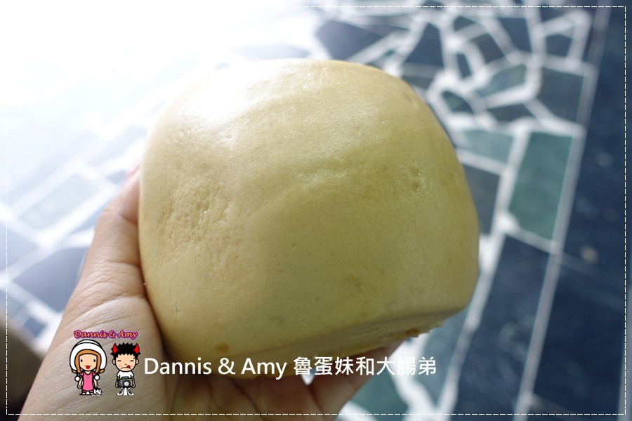 20170209《新竹美食買饅頭》正莊山東饅頭店。手工老麵製作嚼勁十足。真材實料有“包饀”的饅頭 ︱竹光路空軍醫院附近（貪吃影片） (18).jpg