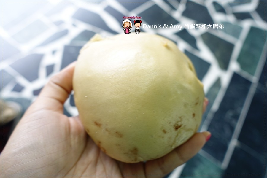 20170209《新竹美食買饅頭》正莊山東饅頭店。手工老麵製作嚼勁十足。真材實料有“包饀”的饅頭 ︱竹光路空軍醫院附近（貪吃影片） (17).jpg