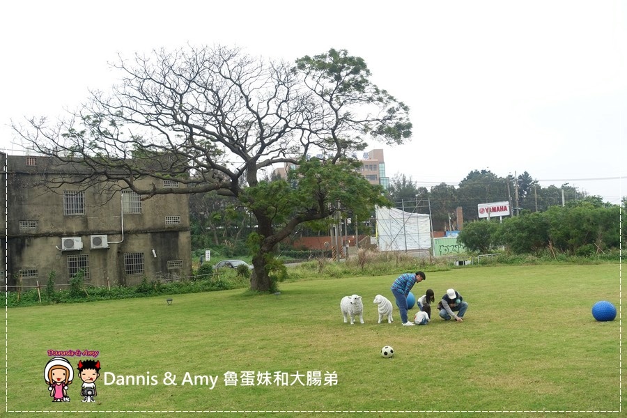 20161203《新竹湖口景觀餐廳》【尋路Café】當拉麵遇上咖啡。下午茶必備的野莓冰淇淋鬆餅︱大大草皮適合親子~北湖火車站附近 （影片） (31).jpg