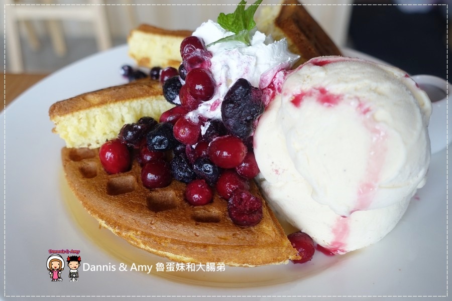 20161203《新竹湖口景觀餐廳》【尋路Café】當拉麵遇上咖啡。下午茶必備的野莓冰淇淋鬆餅︱大大草皮適合親子~北湖火車站附近 （影片） (20).jpg