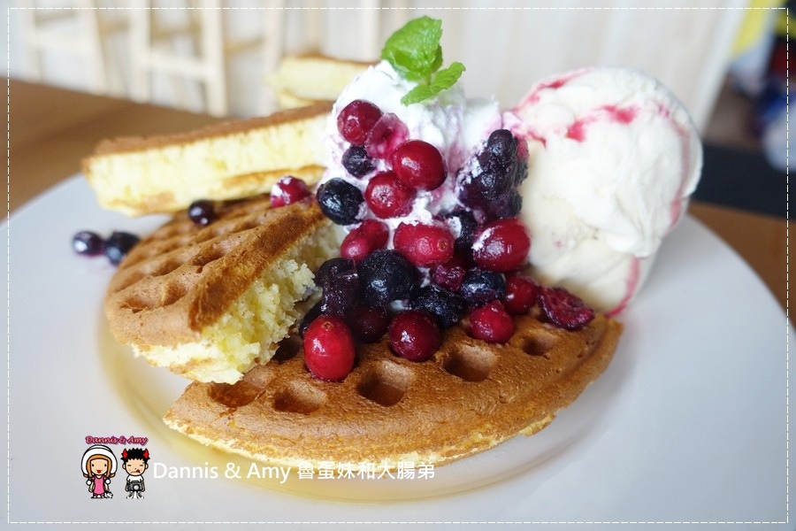 20161203《新竹湖口景觀餐廳》【尋路Café】當拉麵遇上咖啡。下午茶必備的野莓冰淇淋鬆餅︱大大草皮適合親子~北湖火車站附近 （影片） (19).jpg
