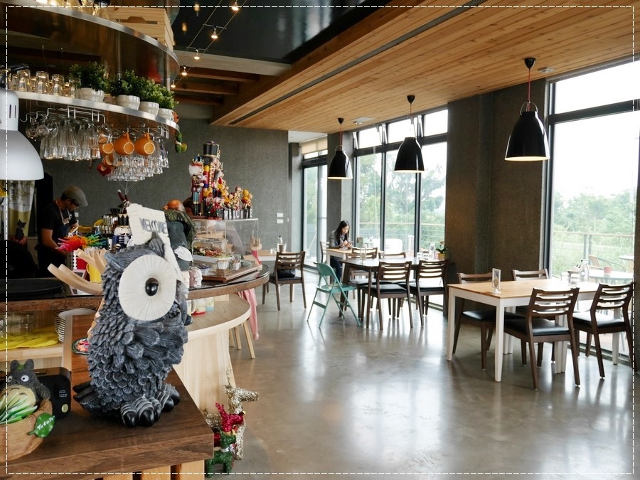 20161203《新竹湖口景觀餐廳》【尋路Café】當拉麵遇上咖啡。下午茶必備的野莓冰淇淋鬆餅︱大大草皮適合親子~北湖火車站附近 （影片） (7).jpg
