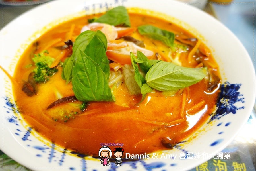 20170215《新竹光復路平價泰式小吃》「泰香泰國小吃」新科店。吃了會上癮的鴉片蕎麥涼麵。涼拌青木瓜。紅咖哩椰香麵。︱新科國中對面 （影片） (10).jpg