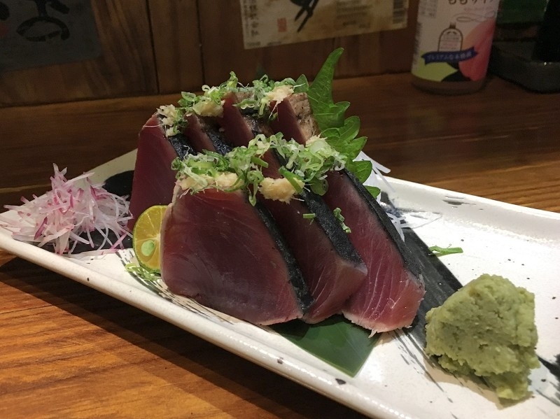 【台北｜忠孝敦化站】大黑居酒食堂＿顏值稱霸的粉橘色烤鮭魚飯糰＿秒被明太子大蝦握壽司圈粉