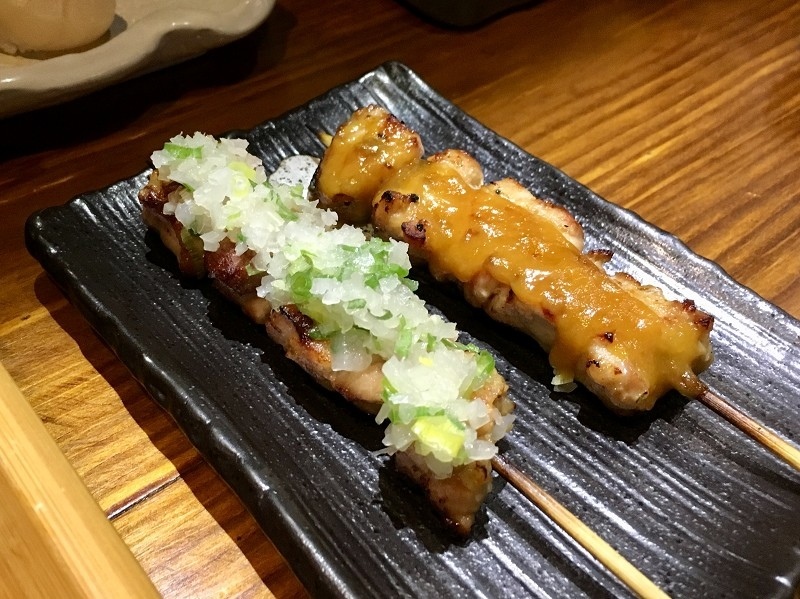 【台北｜忠孝敦化站】大黑居酒食堂＿顏值稱霸的粉橘色烤鮭魚飯糰＿秒被明太子大蝦握壽司圈粉