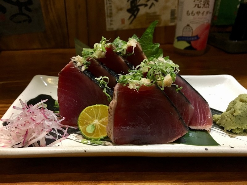 【台北｜忠孝敦化站】大黑居酒食堂＿顏值稱霸的粉橘色烤鮭魚飯糰＿秒被明太子大蝦握壽司圈粉