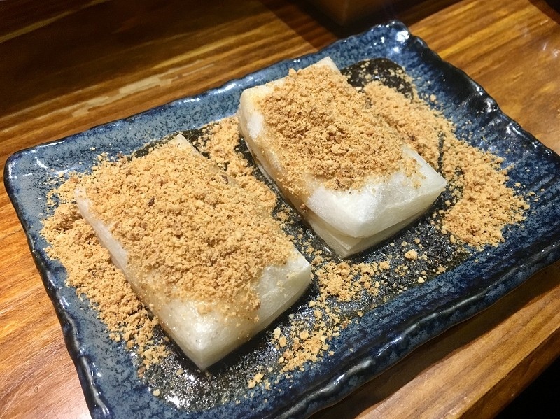 【台北｜忠孝敦化站】大黑居酒食堂＿顏值稱霸的粉橘色烤鮭魚飯糰＿秒被明太子大蝦握壽司圈粉