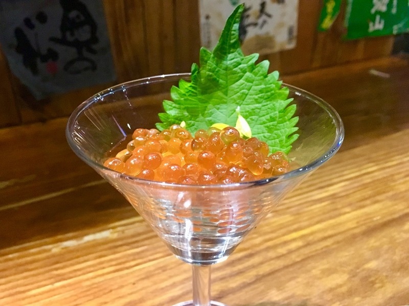 【台北｜忠孝敦化站】大黑居酒食堂＿顏值稱霸的粉橘色烤鮭魚飯糰＿秒被明太子大蝦握壽司圈粉