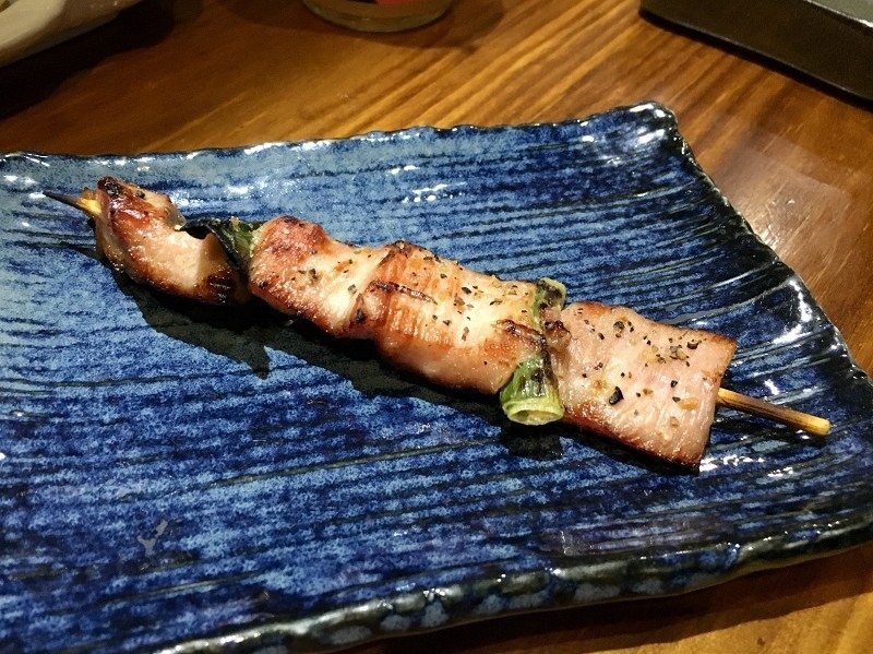 【台北｜忠孝敦化站】大黑居酒食堂＿顏值稱霸的粉橘色烤鮭魚飯糰＿秒被明太子大蝦握壽司圈粉