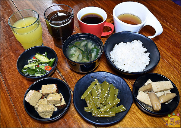 遇見和食-興大店:台中也有日式定食吃到飽!?日式定食套餐附小菜、飲料、味噌湯、白飯通通吃到飽只要200多元免服務費非常超值!@商妮吃喝遊樂