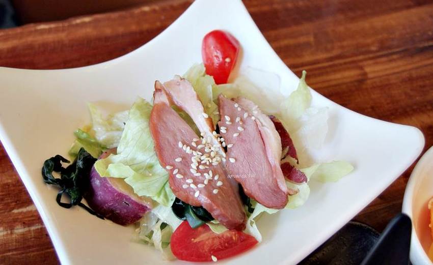 遇見和食興大店｜點餐即享自助吧免費吃到飽，小菜、白飯、湯品、冰淇淋、飲料無限暢飲，友善親子餐廳，也有素食餐喔～ - 蘋果話日常