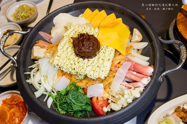 玉豆腐 韓國家庭料理(楠梓店):高雄楠梓︱玉豆腐韓國料理(家樂福楠梓店) 微涼的秋季夜晚,就來吃香辣韓式部隊鍋吧!