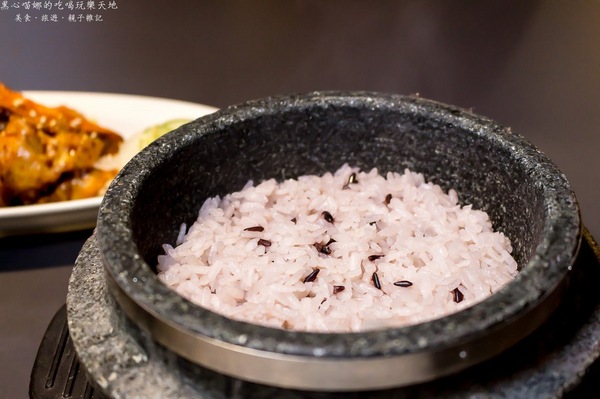 玉豆腐 韓國家庭料理(楠梓店):高雄楠梓︱玉豆腐韓國料理(家樂福楠梓店) 微涼的秋季夜晚,就來吃香辣韓式部隊鍋吧!