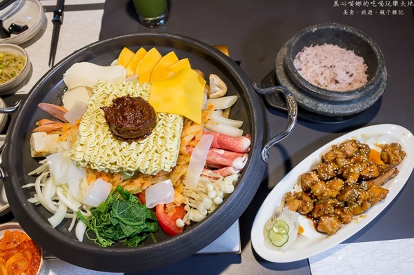 玉豆腐 韓國家庭料理(楠梓店):高雄楠梓︱玉豆腐韓國料理(家樂福楠梓店) 微涼的秋季夜晚,就來吃香辣韓式部隊鍋吧!