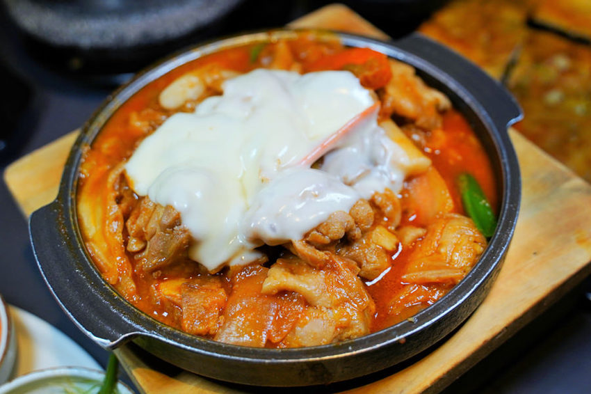 韓式料理 豆腐煲 聚餐 親子 夠味 小菜免費 韓國料理 家樂福