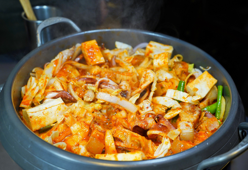 韓式料理 豆腐煲 聚餐 親子 夠味 小菜免費 韓國料理 家樂福