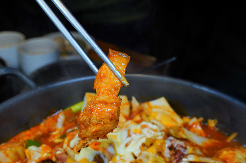 韓式料理 豆腐煲 聚餐 親子 夠味 小菜免費 韓國料理 家樂福