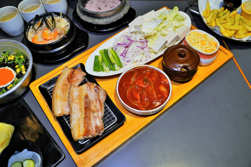 韓式料理 豆腐煲 聚餐 親子 夠味 小菜免費 韓國料理 家樂福