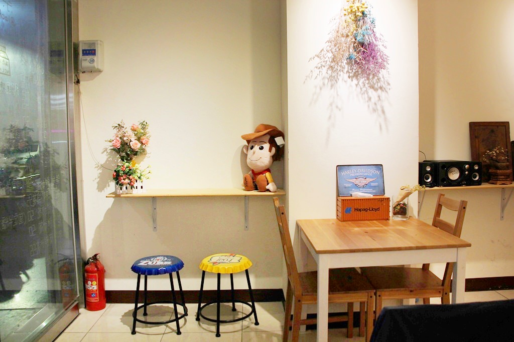 柒叁Black tea，大里貨櫃屋手搖茶茶飲，鹹鬆餅搭配紅茶更對味。 - 微笑Joe幸運