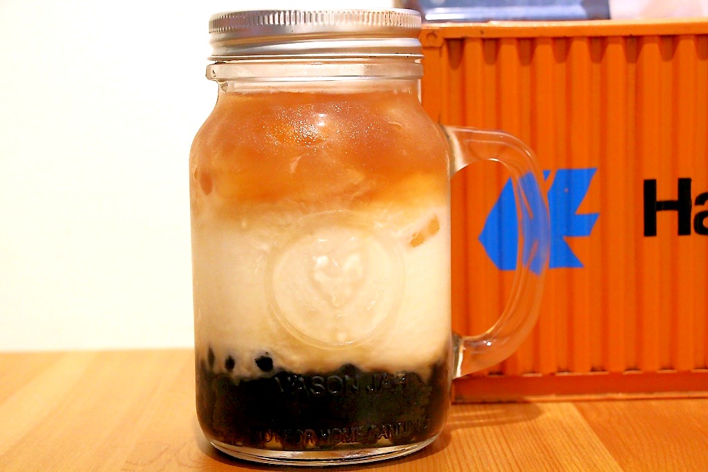 柒叁Black tea，大里貨櫃屋手搖茶茶飲，鹹鬆餅搭配紅茶更對味。 - 微笑Joe幸運