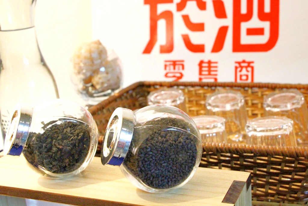 柒叁Black tea，大里貨櫃屋手搖茶茶飲，鹹鬆餅搭配紅茶更對味。 - 微笑Joe幸運