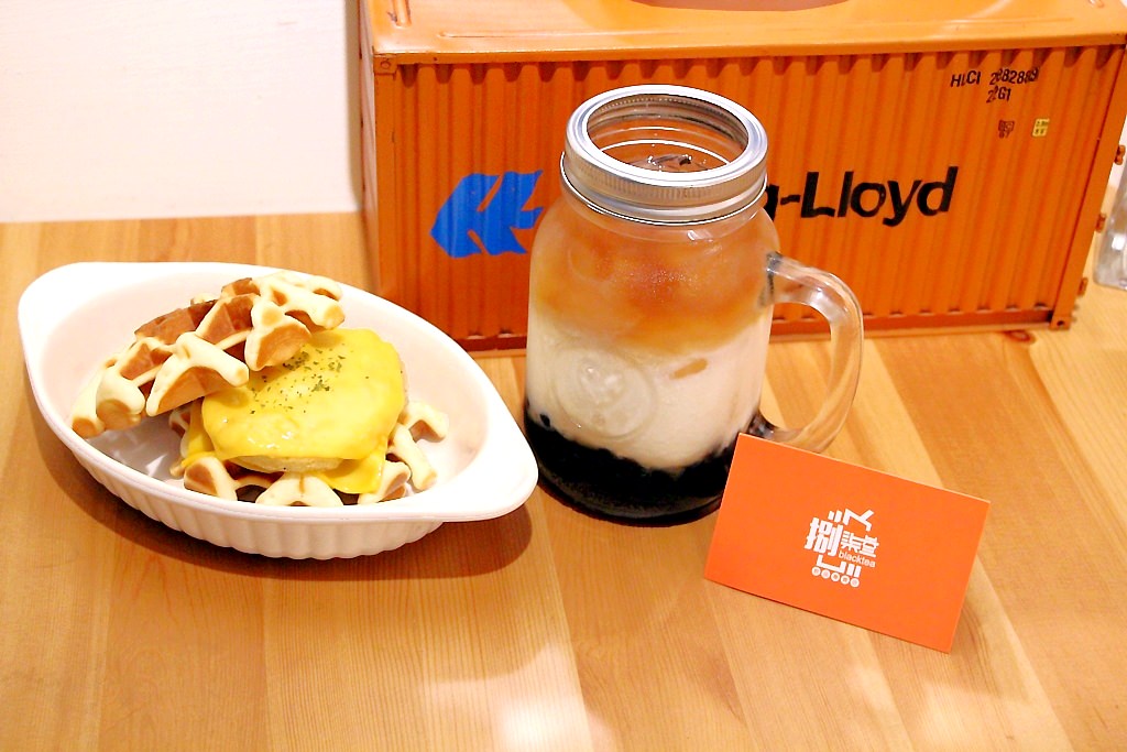 柒叁Black tea，大里貨櫃屋手搖茶茶飲，鹹鬆餅搭配紅茶更對味。 - 微笑Joe幸運