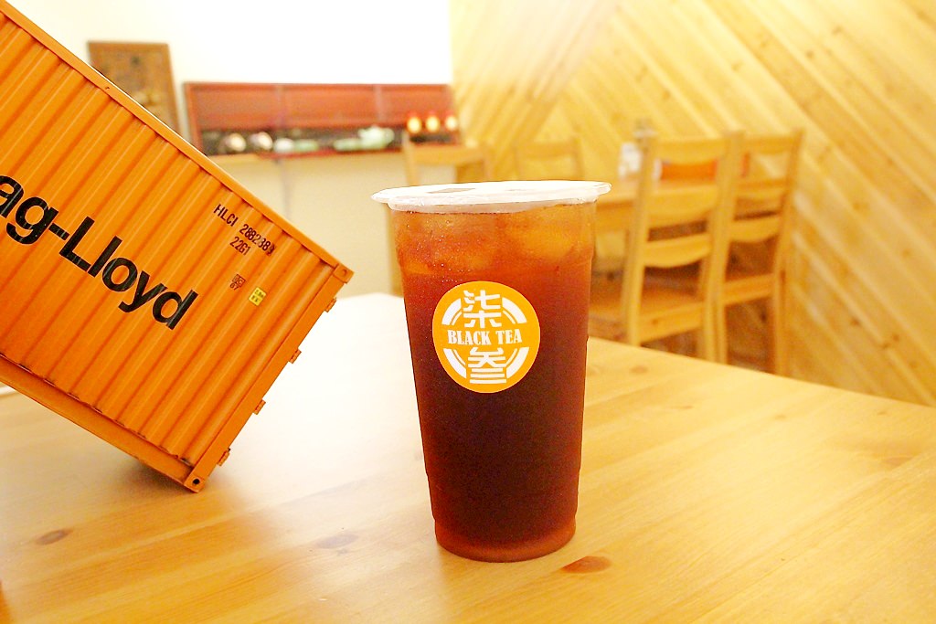 柒叁Black tea，大里貨櫃屋手搖茶茶飲，鹹鬆餅搭配紅茶更對味。 - 微笑Joe幸運