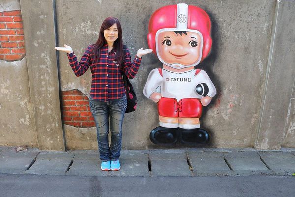 台中潭子國小彩繪巷:【台中景點】潭子國小彩繪~隨著走入時光的隧道,尋回兒時的記趣,跟著旅人的腳步,一塊來享受時光記趣吧