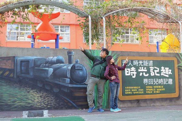 台中潭子國小彩繪巷:【台中景點】潭子國小彩繪~隨著走入時光的隧道,尋回兒時的記趣,跟著旅人的腳步,一塊來享受時光記趣吧