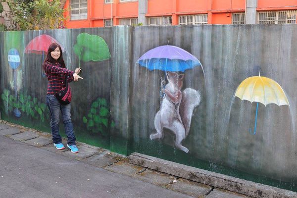 台中潭子國小彩繪巷:【台中景點】潭子國小彩繪~隨著走入時光的隧道,尋回兒時的記趣,跟著旅人的腳步,一塊來享受時光記趣吧