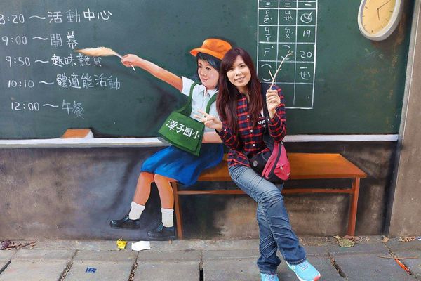台中潭子國小彩繪巷:【台中景點】潭子國小彩繪~隨著走入時光的隧道,尋回兒時的記趣,跟著旅人的腳步,一塊來享受時光記趣吧