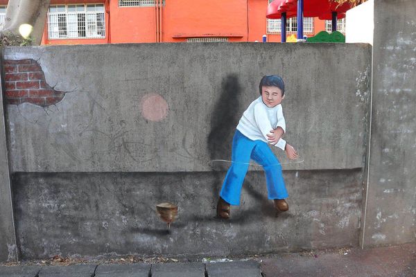 台中潭子國小彩繪巷:【台中景點】潭子國小彩繪~隨著走入時光的隧道,尋回兒時的記趣,跟著旅人的腳步,一塊來享受時光記趣吧