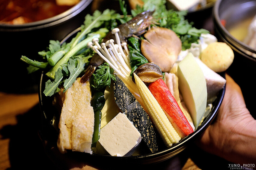 宜蘭縣五結鄉在地海鮮火鍋王者！超猛海鮮霸氣上桌 尚青的海味通通一網打盡 專屬停車場超方便｜湯蒸火鍋-宜蘭利澤店