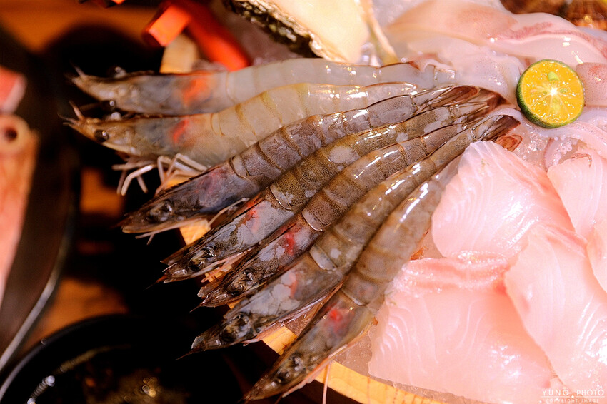 宜蘭縣五結鄉在地海鮮火鍋王者！超猛海鮮霸氣上桌 尚青的海味通通一網打盡 專屬停車場超方便｜湯蒸火鍋-宜蘭利澤店