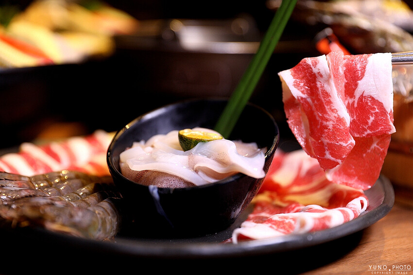 宜蘭縣五結鄉在地海鮮火鍋王者！超猛海鮮霸氣上桌 尚青的海味通通一網打盡 專屬停車場超方便｜湯蒸火鍋-宜蘭利澤店