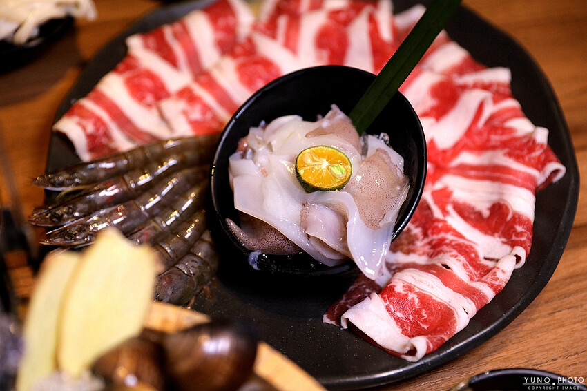 宜蘭縣五結鄉在地海鮮火鍋王者！超猛海鮮霸氣上桌 尚青的海味通通一網打盡 專屬停車場超方便｜湯蒸火鍋-宜蘭利澤店