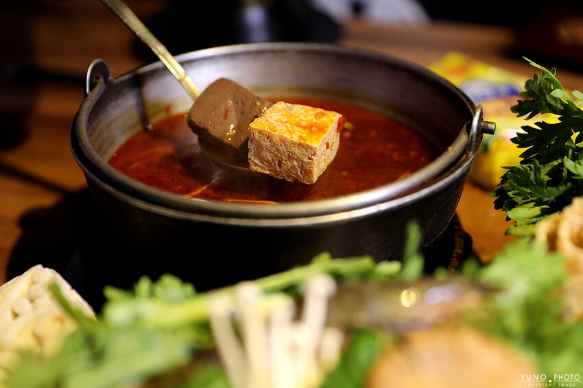 宜蘭縣五結鄉在地海鮮火鍋王者！超猛海鮮霸氣上桌 尚青的海味通通一網打盡 專屬停車場超方便｜湯蒸火鍋-宜蘭利澤店