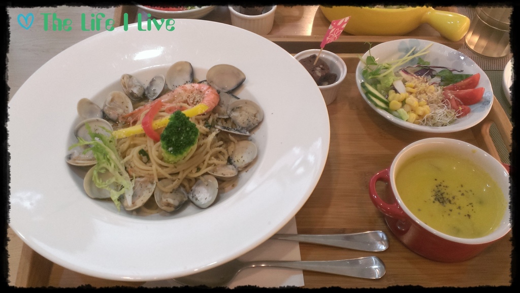 LA VIE CAF%5CE 18.jpg